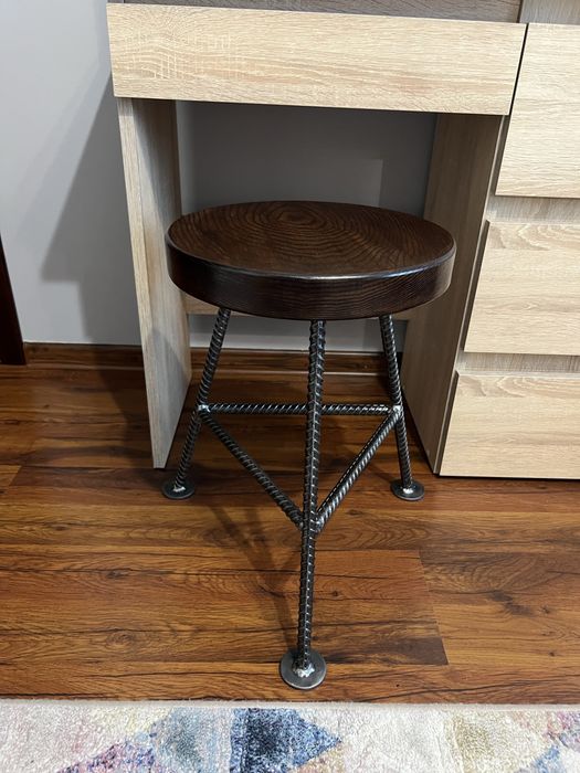 Taboret loftowy - krzesełko, siedzisko spawane, stal + drewno