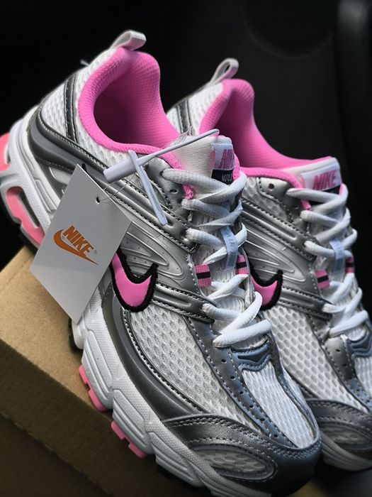 Кросівки жіночі Nike