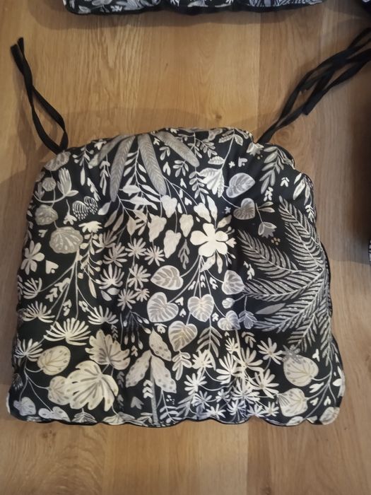 Poduszki na krzesła w kwiatki