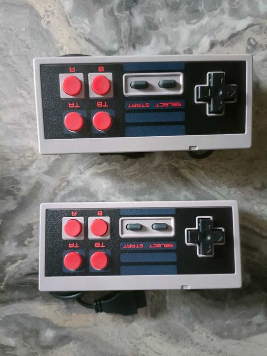 Gra telewizyjna retro konsola do gier 8-bit 620 gier 2 pady mini