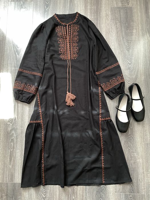 Вишиті плаття в наявності