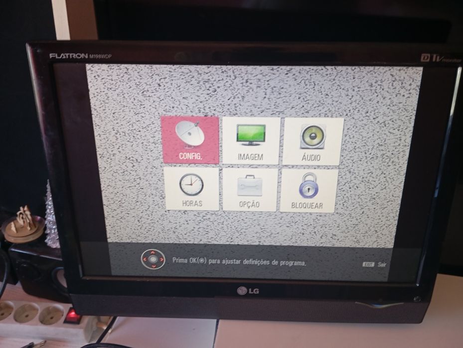 Vendo TV LG sem base conforme as fotografias