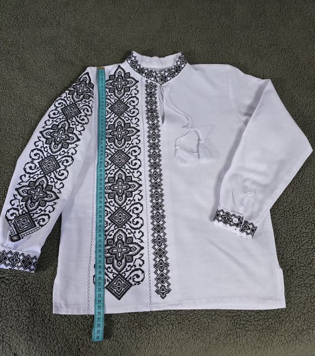 Продам вишиванку на хлопчика 10 років 140 р
