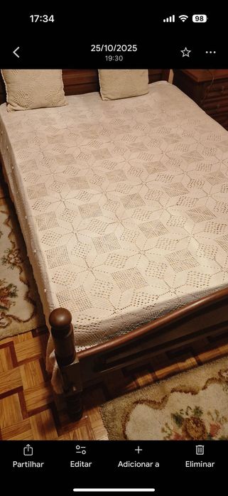 Colcha de renda feita à mão