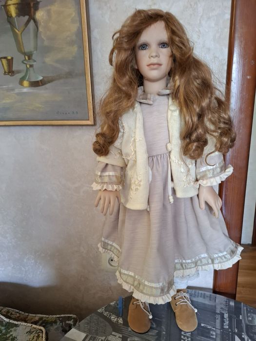 Продам коллекционную фарфоровую куклу от автора Заверушински