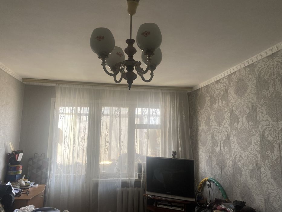 Продам 2-кім квартиру на Польовій