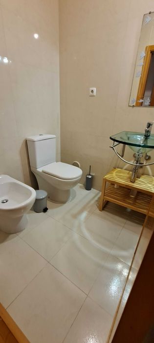 T2 Mobilado com Garagem Fechada