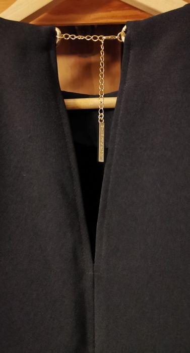 Śliczna czarna sukienka z łańcuszkami Michael Kors, S/M