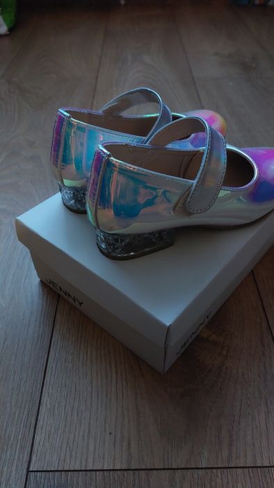 Buty na obcasie, lakierki dla dziewczynki r. 29