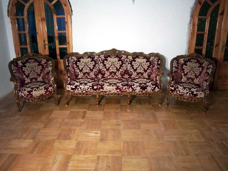 Elegancki, ozdobny, stylowy komplet wypoczynkowy