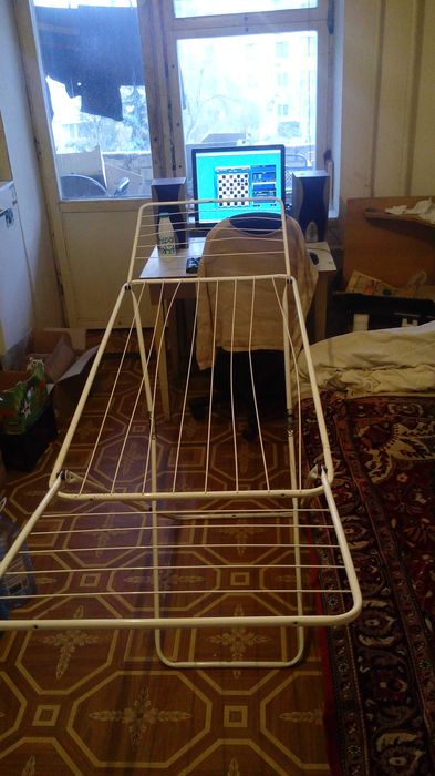 Сушилка напольная для белья раскладная все струны целые.