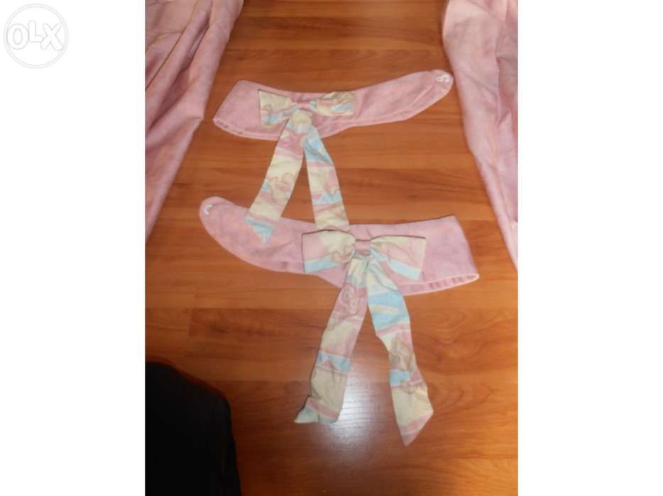 Colcha, cortinados, almofadas, cadeirão