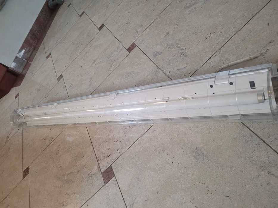 lampa do garażu halogen z obudową