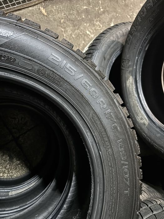 Komplet nowym opon zimowych 215/60/17C Nokian