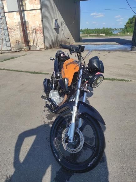 Продам,мотоцикл ZS200N.