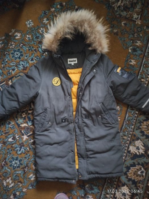 Зимова куртка на підлітка