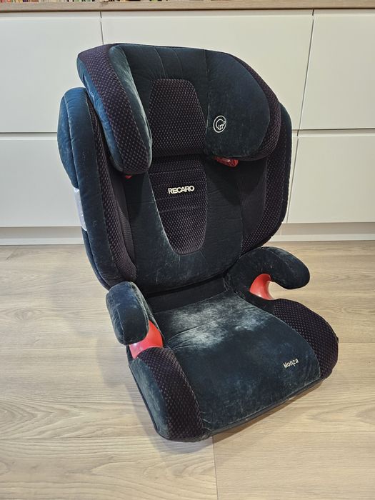 Fotelik samochodowy marki Recaro (producenta foteli do samochodów rajd
