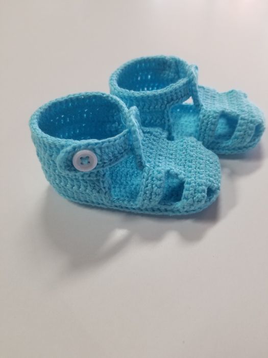Sapato bebé feito à mão