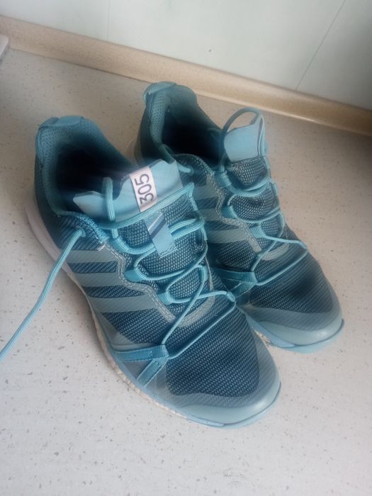 Y6Uszkodzone buty adidas terrex gore-tex 305