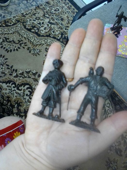 Пластмассовые фигурки пиратов и индейцев