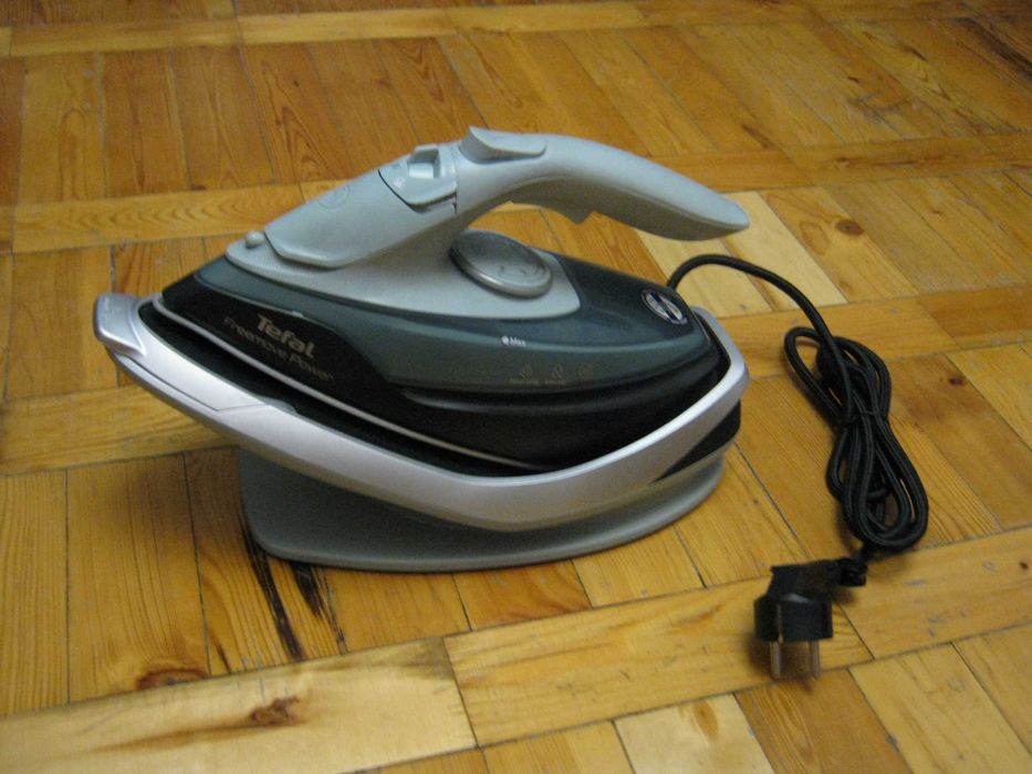 Утюг Tefal FREEMOVE FV6670E0