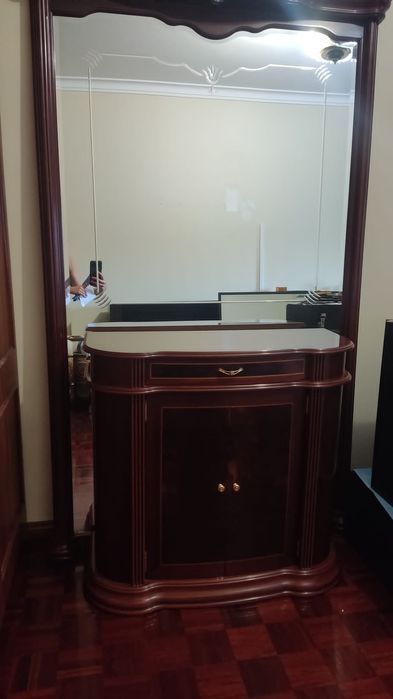 Móvel sapateira com espelho e luz