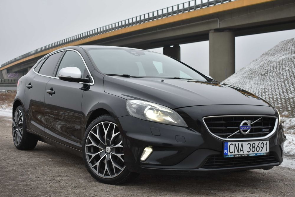100% BEZWYPADKOWE Volvo V40 D4 - 190KM R-design BiXenon Navi Harmann