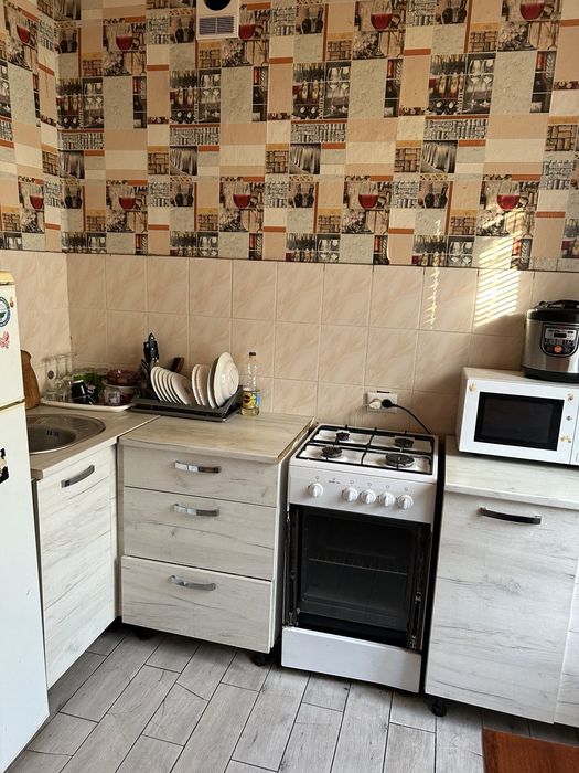 Продається 3-х кімнатна сталінка по проспекту Південний 6