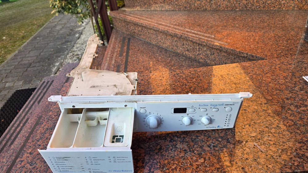Front sterujący z kieszenią do pralki indesit IWD 61051
