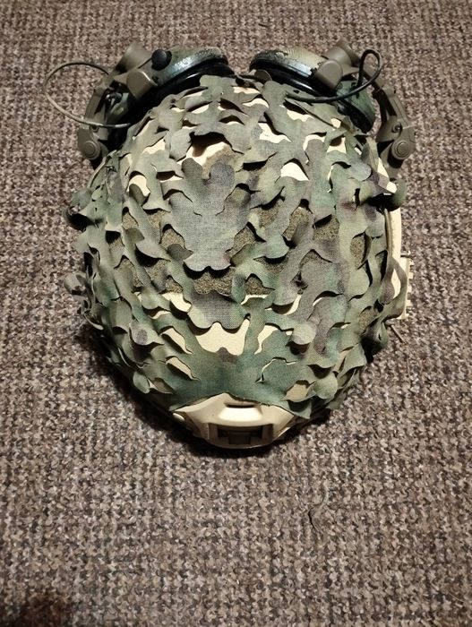 Шолом з навушниками