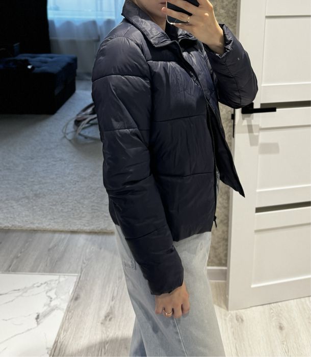 Темно-синя легка курточка