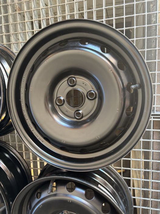FS2 Komplet felg stalowych 15” 4x100 Hyundai Kia  bdb stan