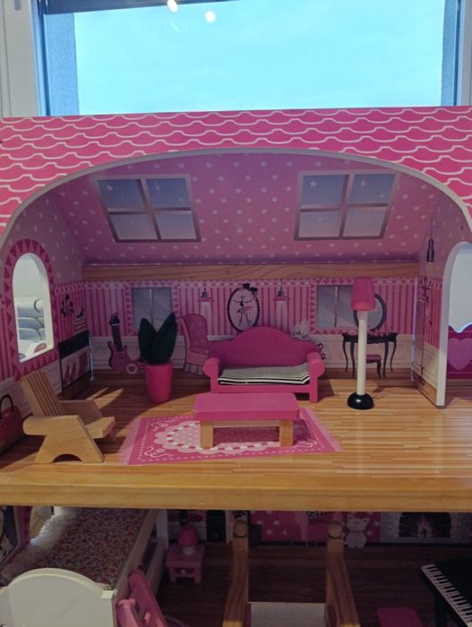 Domek dla lalek .