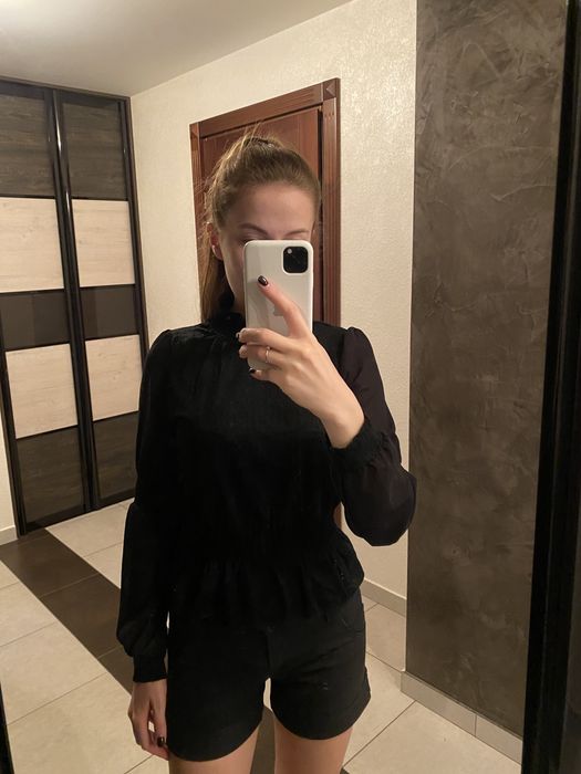 Чорна блузка, хороший стан