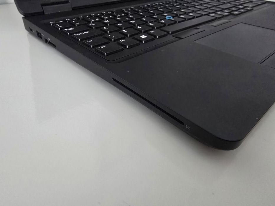 Dell E5590 i5 8th 12gb/480Gb +/- 4 horas de autonomia