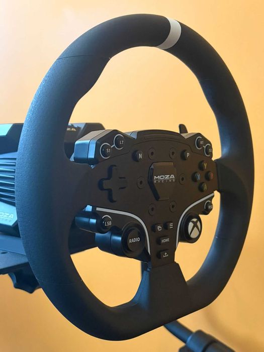 Moza R3 Bundle + Playseat Challenger – Setup completo pronto a usar