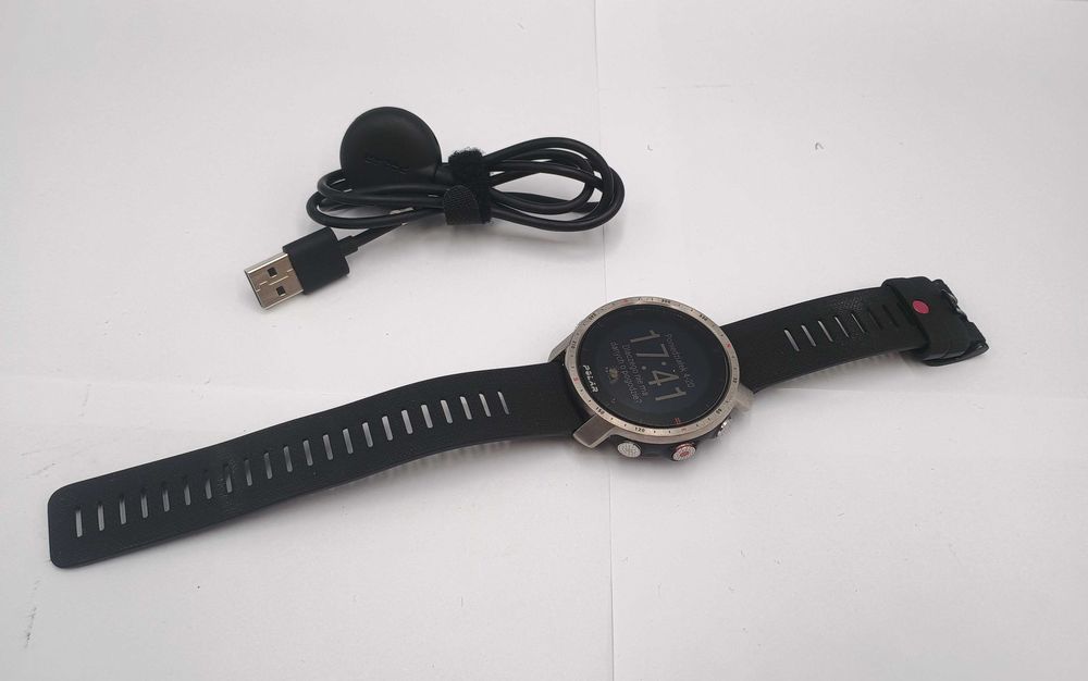Zegarek smartwatch Polar Grit X Pro Titan+ ładowarka