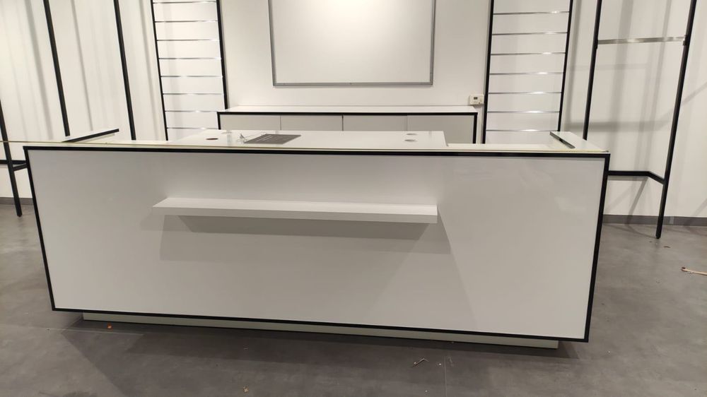 LADA Recepcja wyspa sklepowa biała lakierowana matowa podwójna butiku