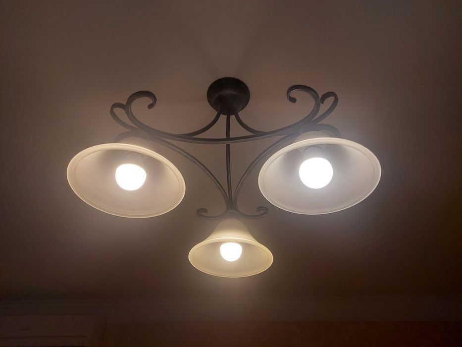 Люстра светильник на три рожки як нова