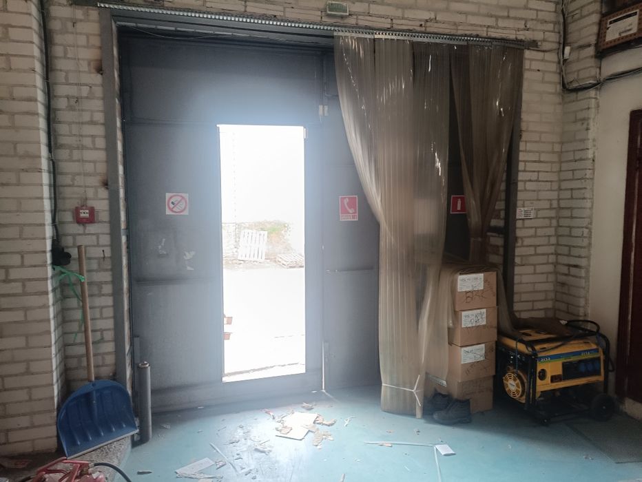 Солом'янський р-н. Склад 378м на рампі, зі стелажами.