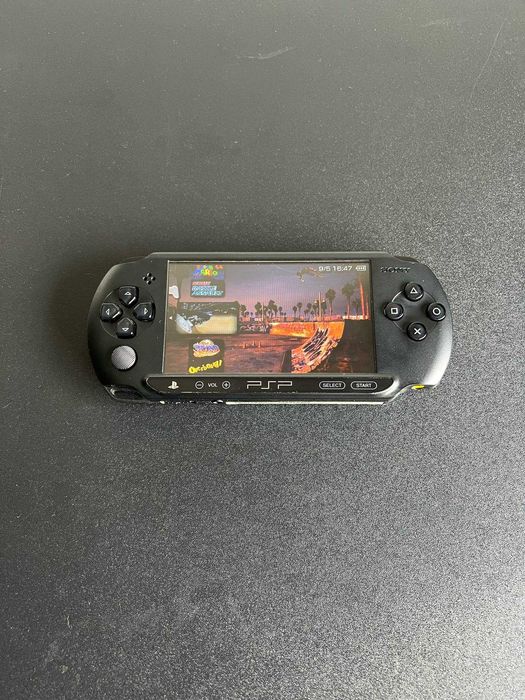 Sony PlayStation Portable Street E1000 Preta com 100+ Jogos