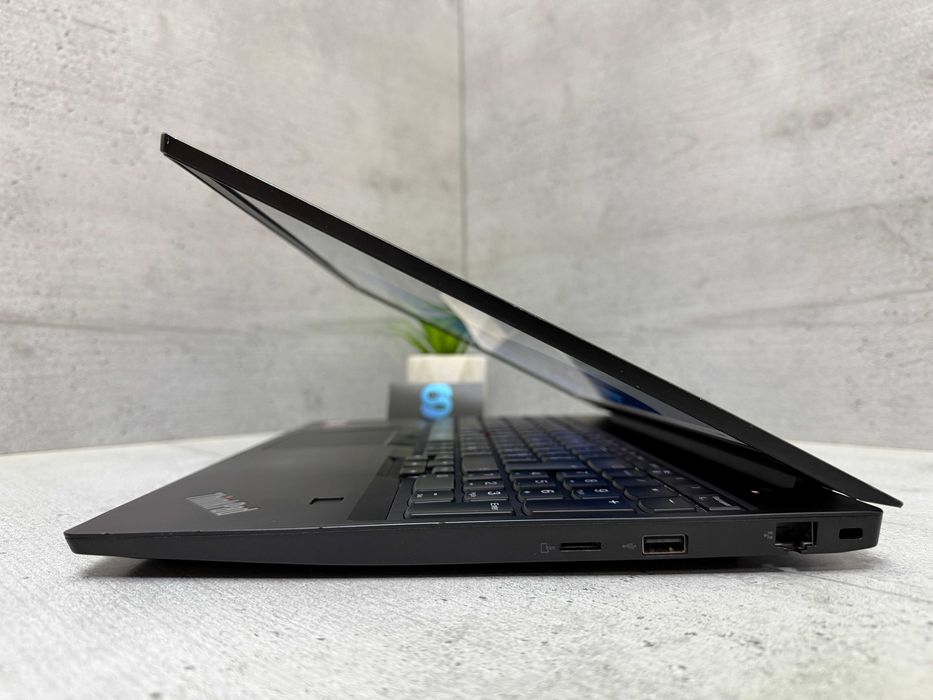 I7-8565u/Стильний ноутбук Lenovo E590/8gb ddr4/Radeon/15.6"