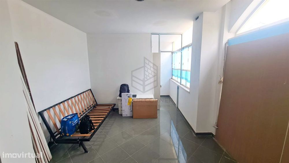 T2 em Conversão com Logradouro e Garagem Privativa – Oportunidade na A