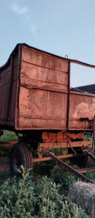 Продам прицеп тракторный 2ПТС-4