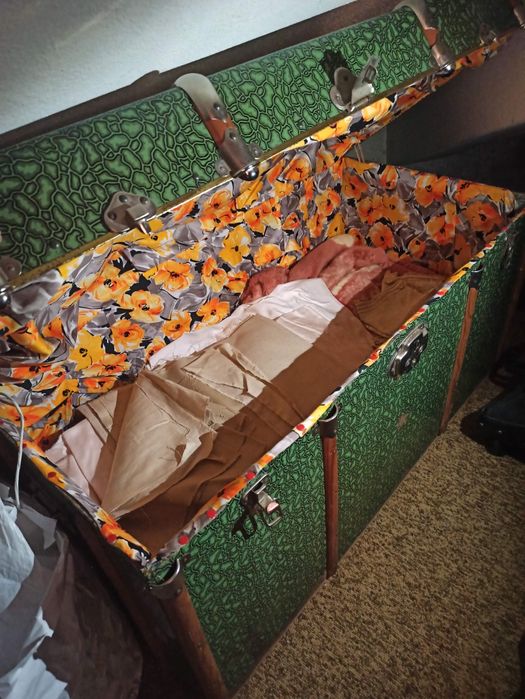 Arca de porão antiga madeira