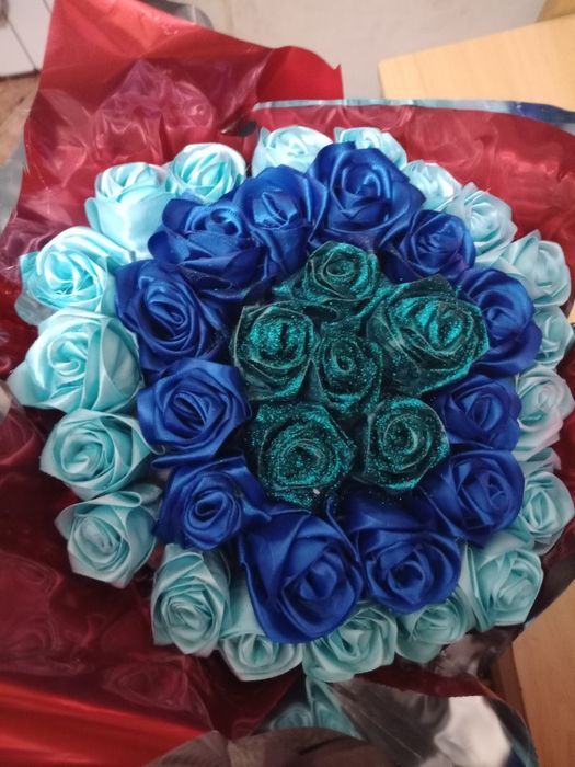 Rosas de cetim feitas a mão