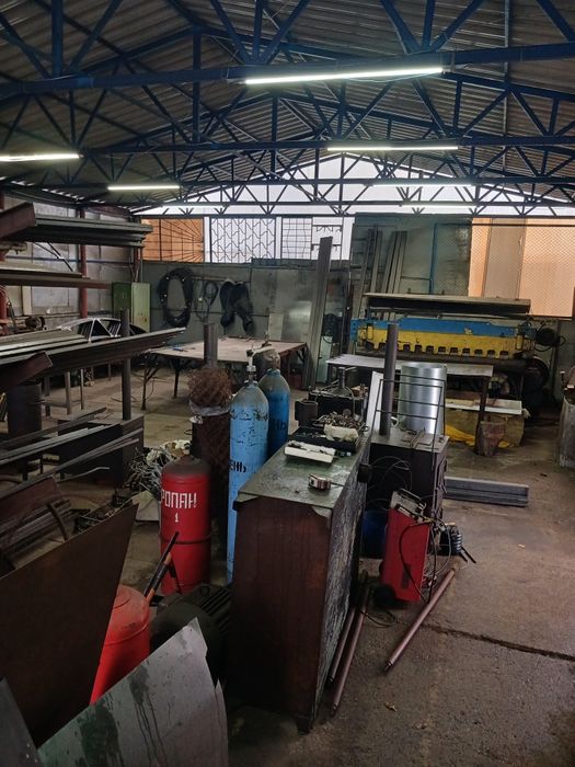 База , територія з будівлями.