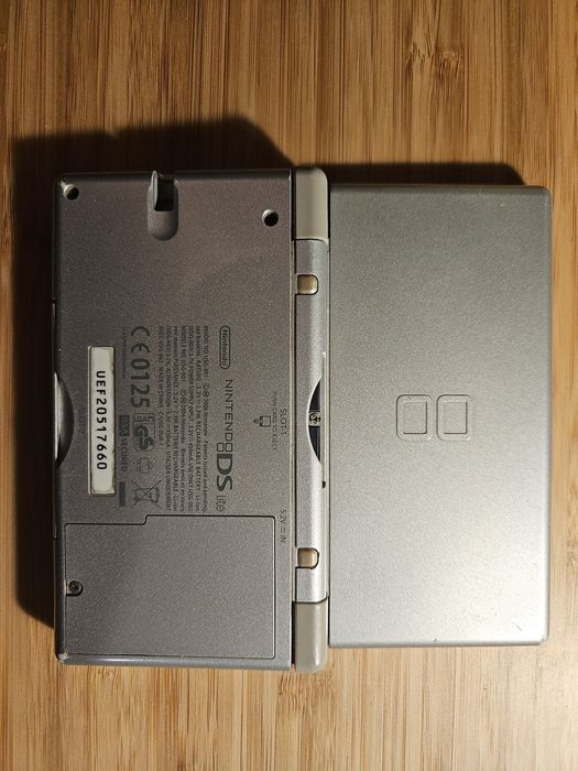 Nintendo DS Lite Cinzenta com 2 Jogos à Escolha