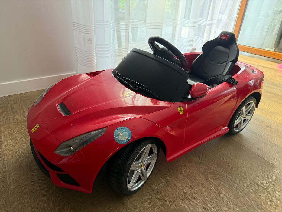 Auto Ferrari F12 berlinetta