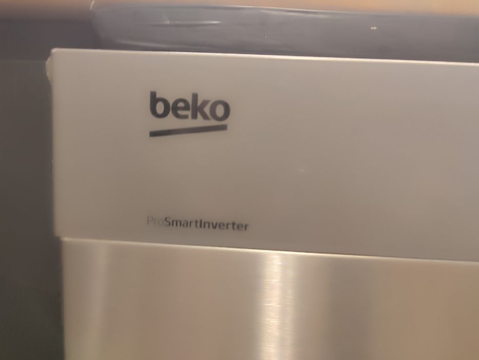 Vendo BEKO DFN16420X máquina da loiça